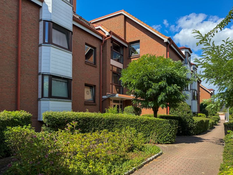 westimmobilien: Gemütliche Wohnung über 2 Ebenen im Herzen von Schenefeld